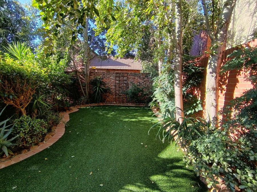 5 Bedroom Property for Sale in Langenhovenpark Free State